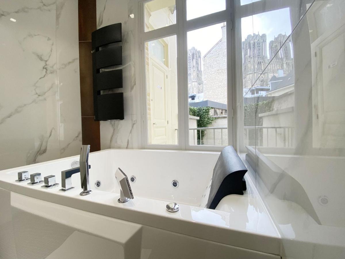 Le Clovis Suites Spa Sauna ランス エクステリア 写真