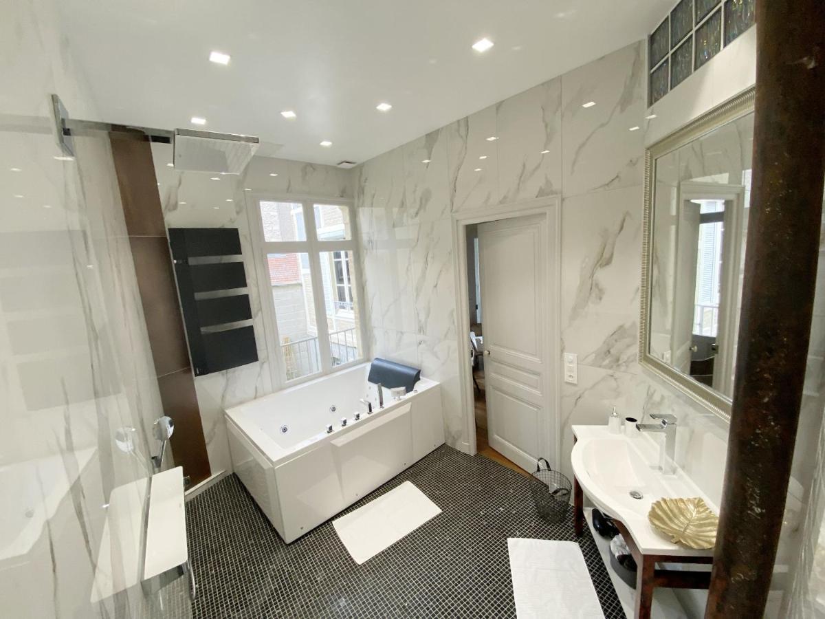 Le Clovis Suites Spa Sauna ランス エクステリア 写真